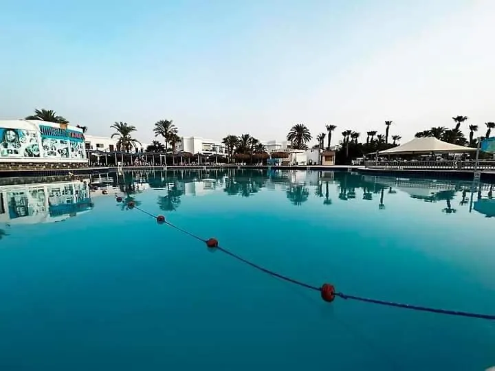 Mirage Bay Hotel Beach And Aqua Park #Apartment-1