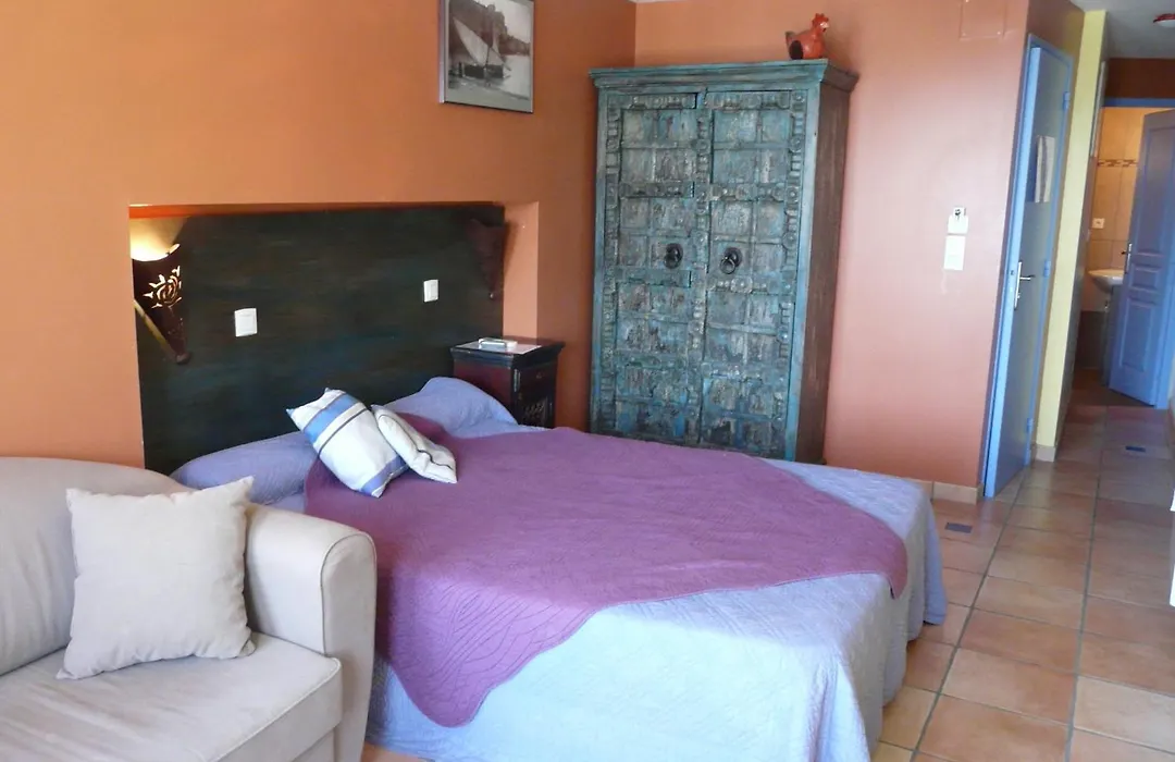 Logis Hotel Le Triton-1