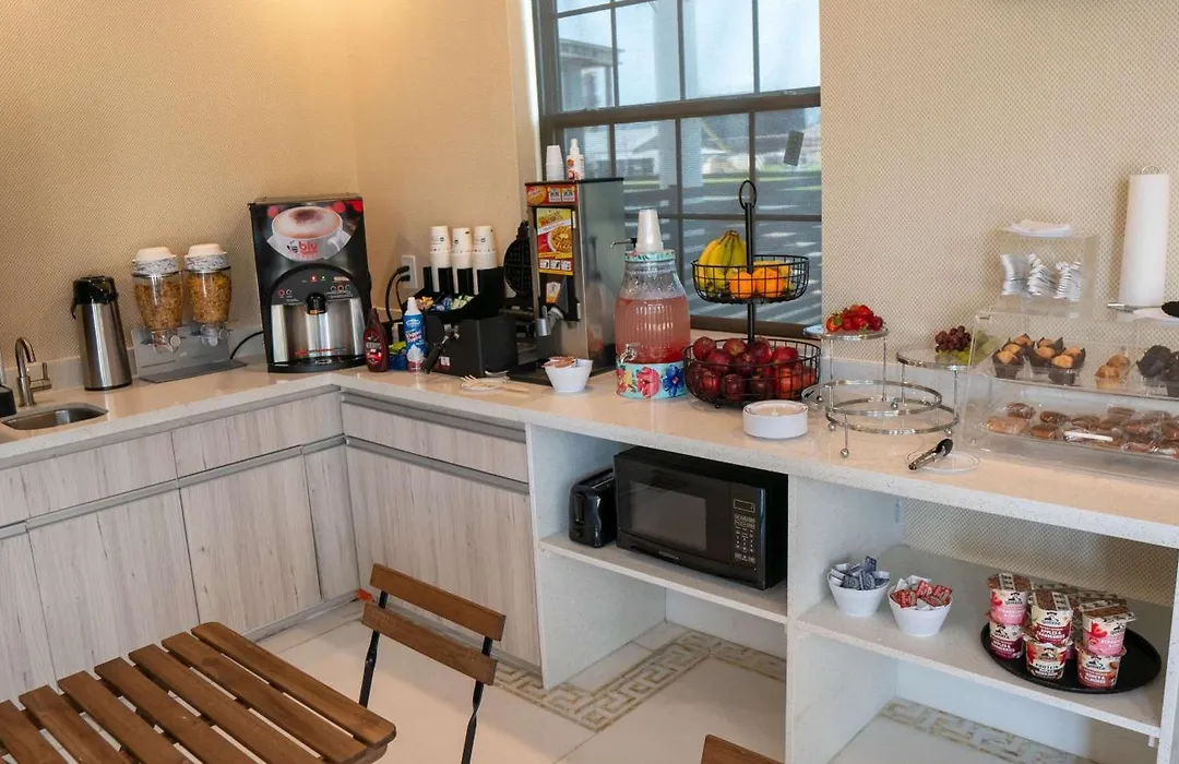 Comfeeni Inn And Suites-1