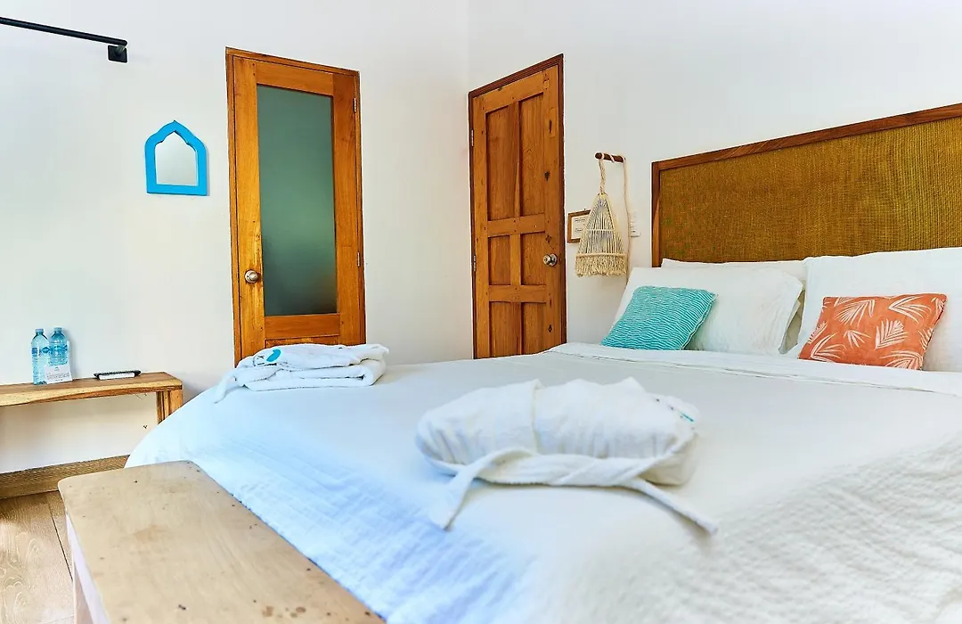 Aaki Hotel-1