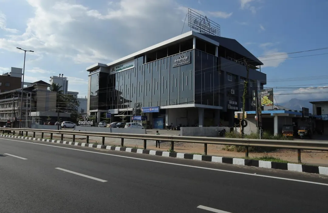 Dreamotel Luxury Suites-1