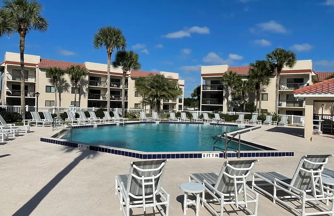 Ocean Village Club B-17-1