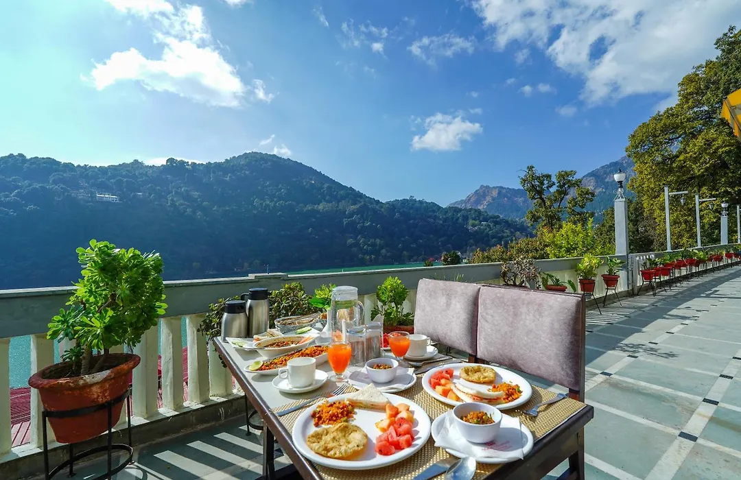 Hotel Silverton - 180 Lake View-1