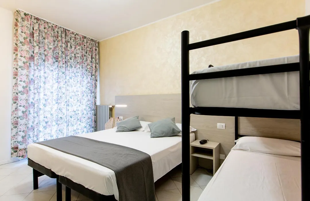Hotel Marzia Con Piscina-1