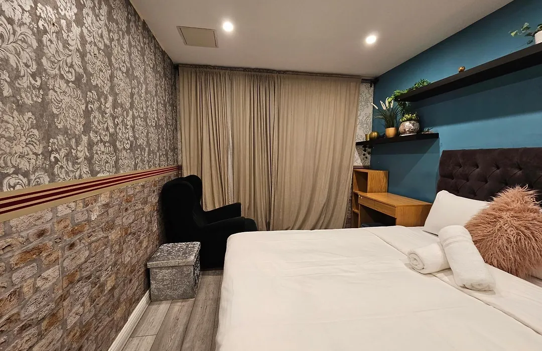Wallwood Rooms-1