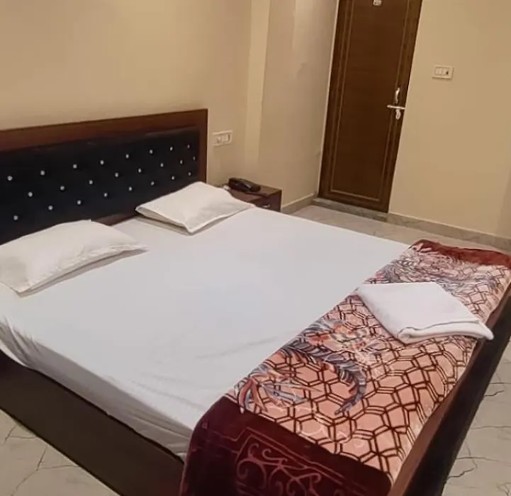 Raghuvanshi Paying Guest House-1