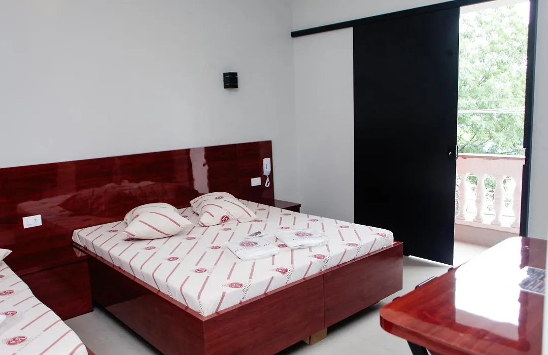 Hotel Madrugada-1