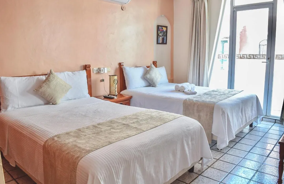 Hotel Bucaneros Isla Mujeres-1
