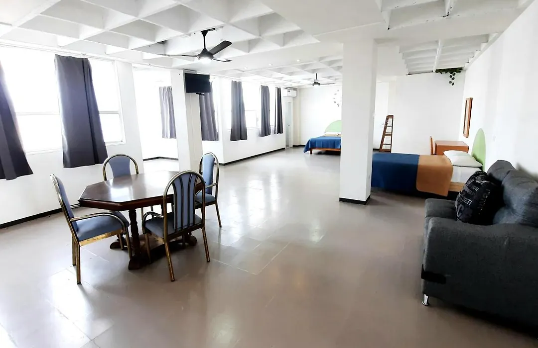Hotel Allende 104-1