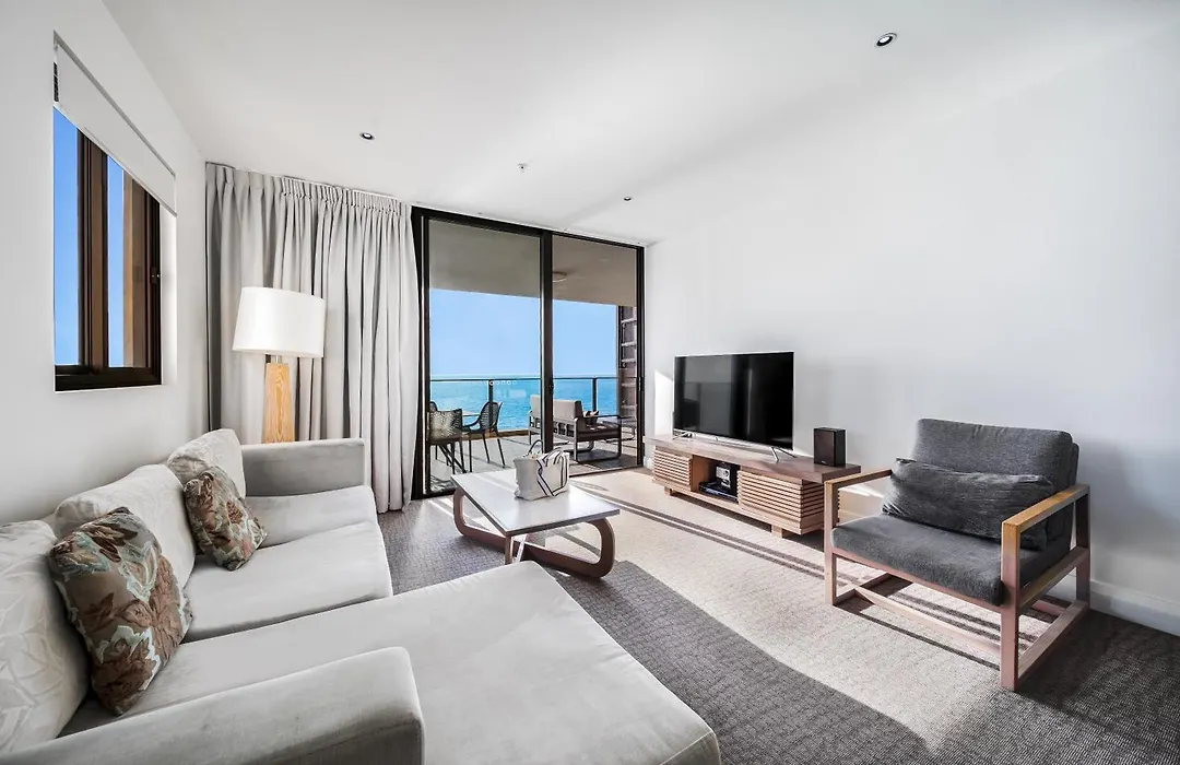 Oaks Redcliffe Mon Komo Suites-1