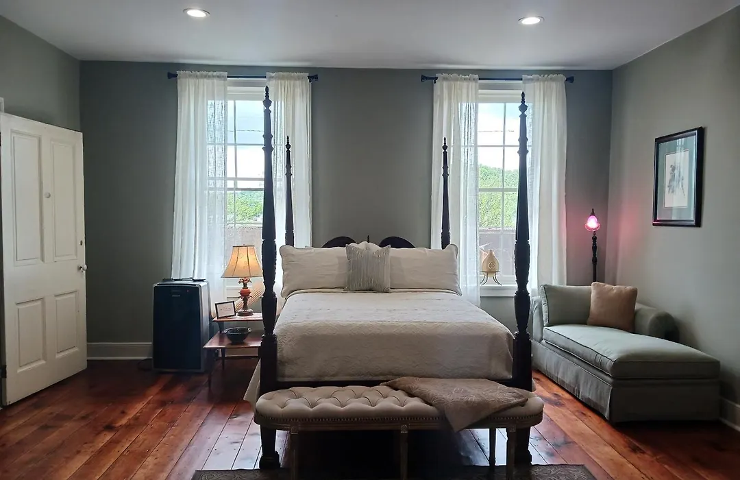 Lee House Inn-1