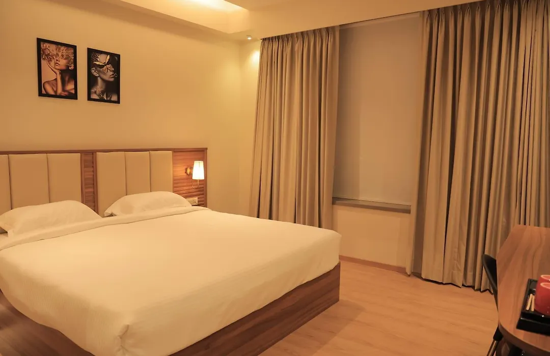 Hotel Krystal-1
