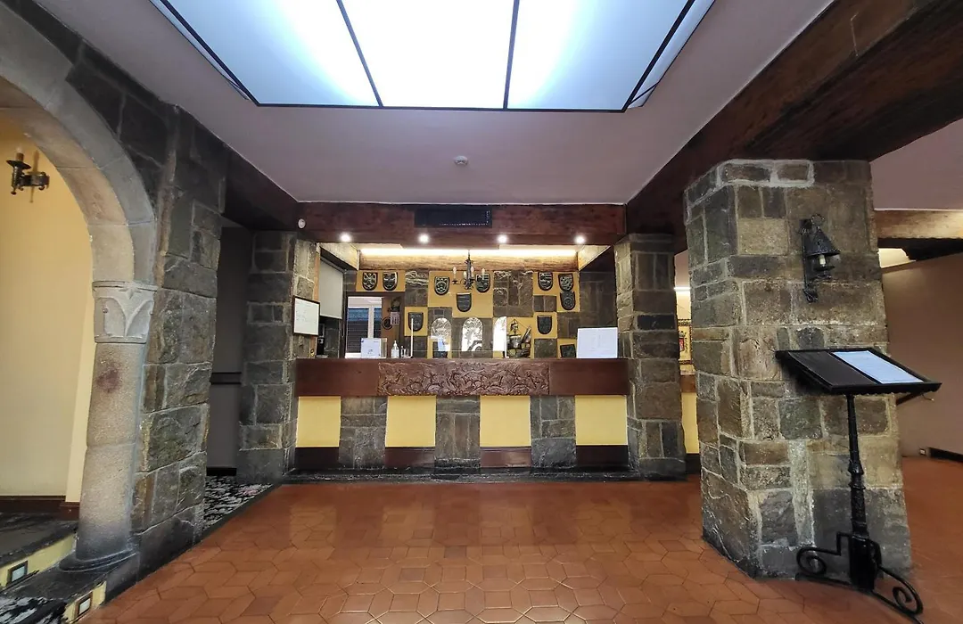Hotel Leonor Mirón-1