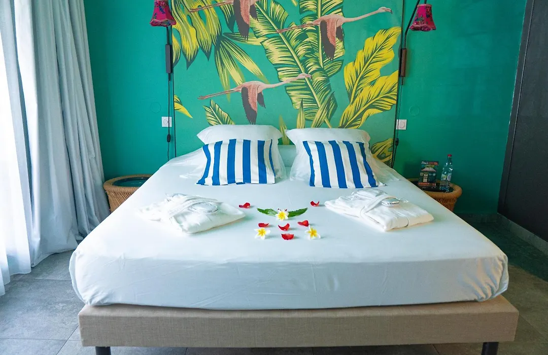 Dina Morgabine Saint Gilles-1