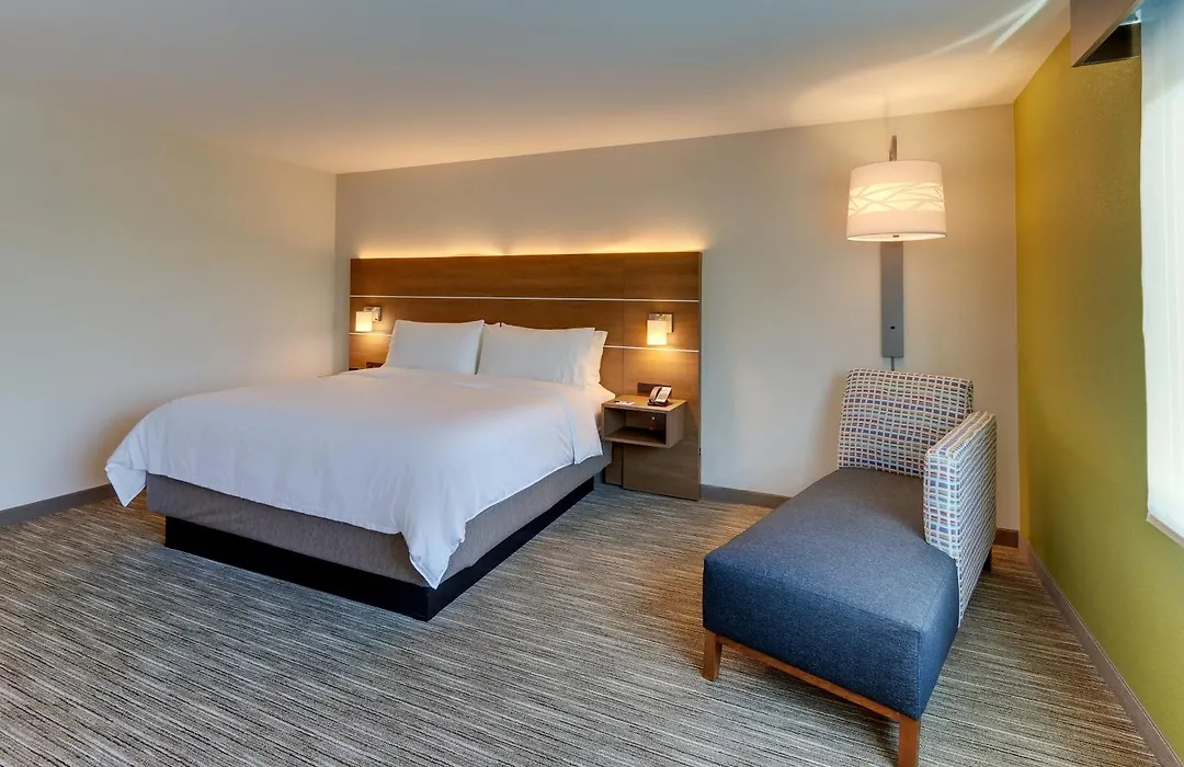 Holiday Inn Express & Suites - Roanoke - Civic Center-1