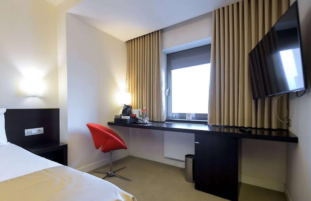 Ramada Plaza By Wyndham Bucharest Convention Center-1
