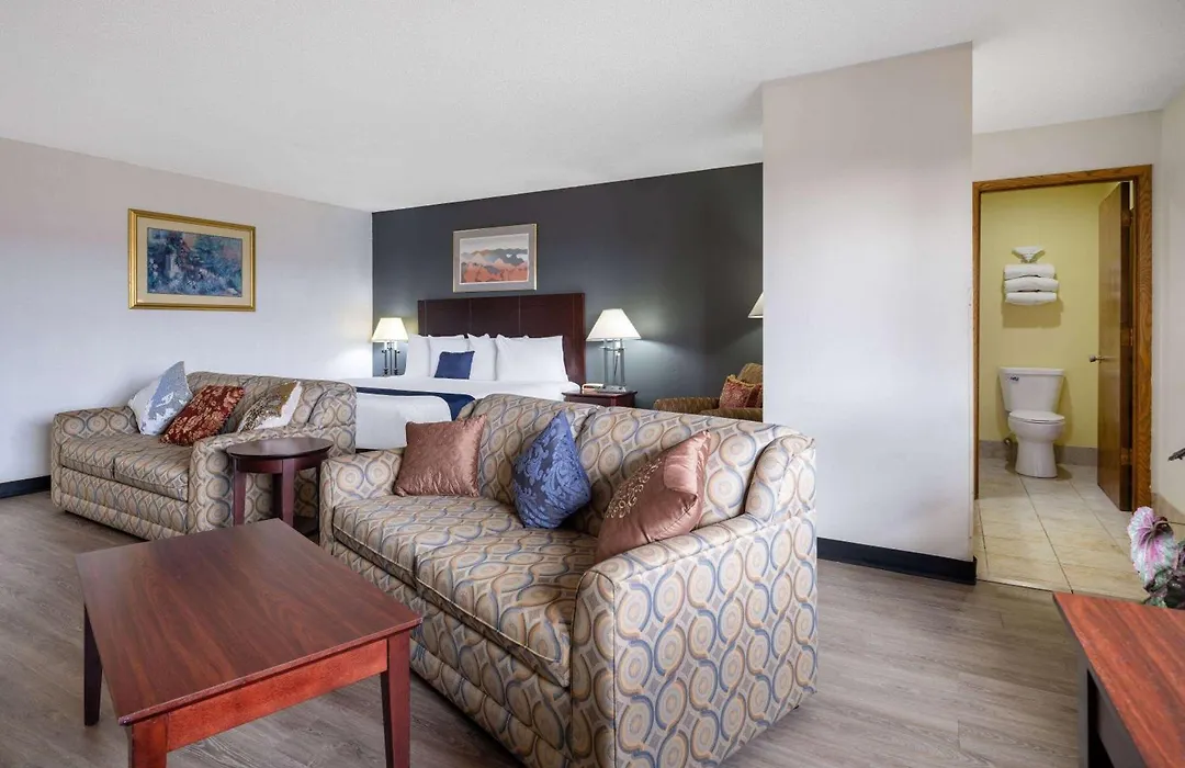 Travelodge By Wyndham Merrill-1