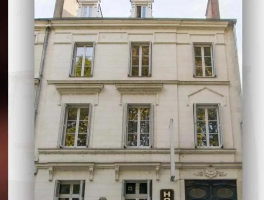 Hotel Val De Loire-1
