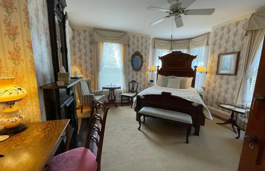 The Oaks Victorian Inn-1
