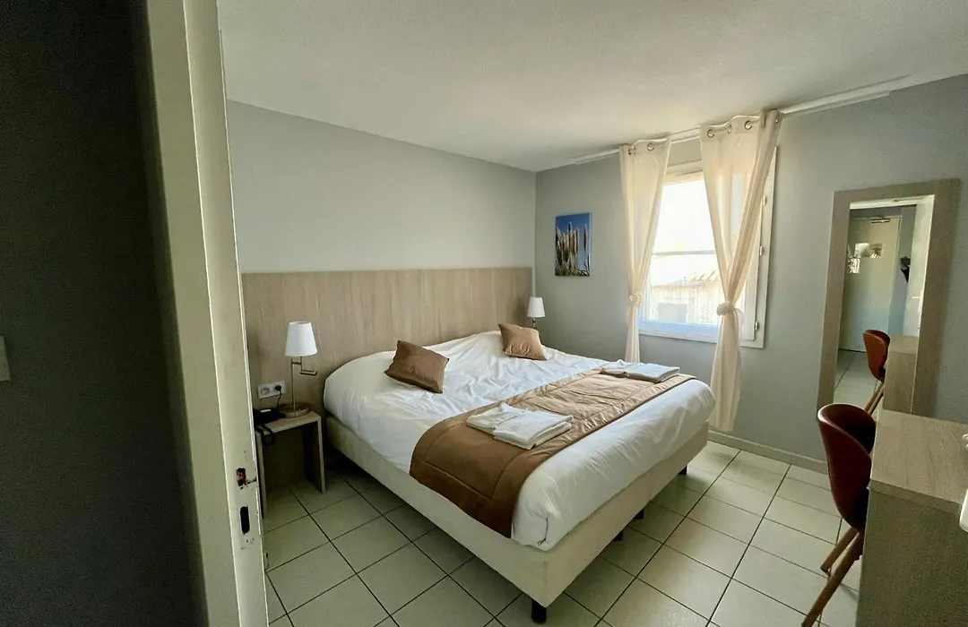 Hotel Les Arcades-1