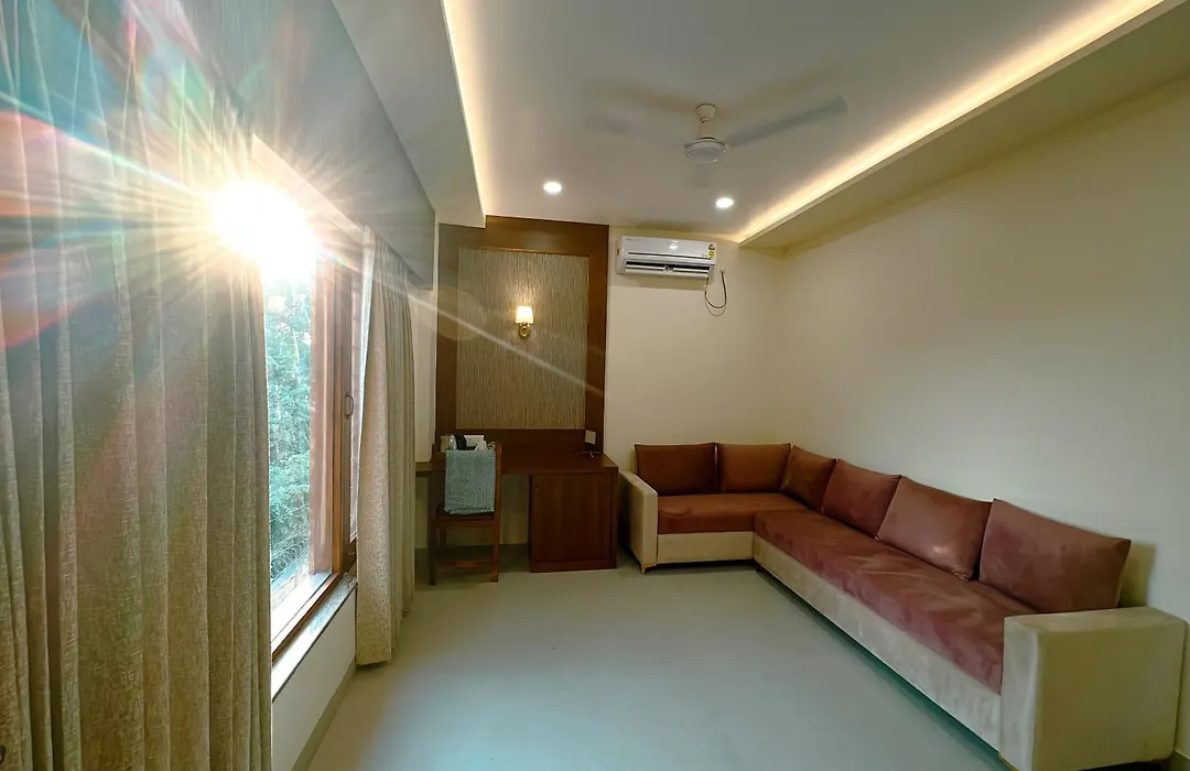 Hotel Ananda Kashi-1