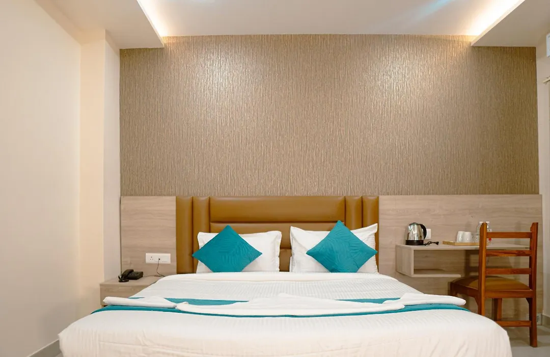 Hotel Ananda Kashi-1