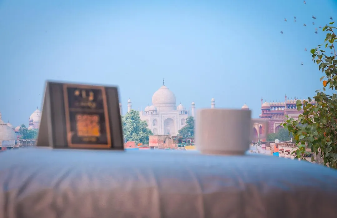 Lucky Restaurant & Guest House Near Taj Mahal-1