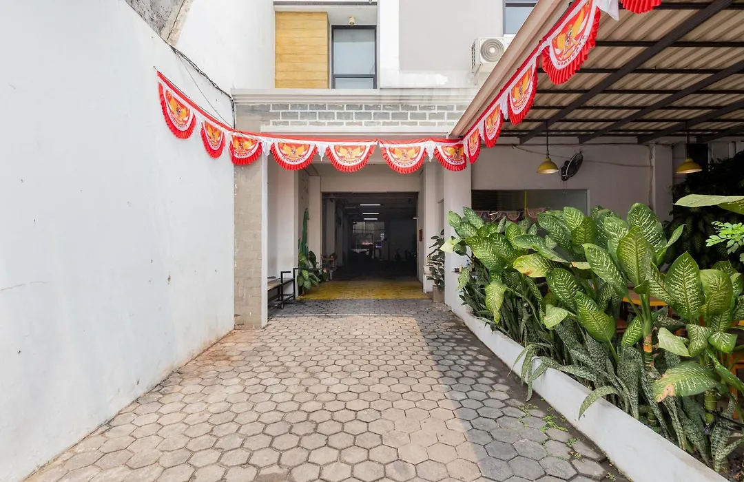 Reddoorz Plus Syariah Near Mall Pondok Indah-1