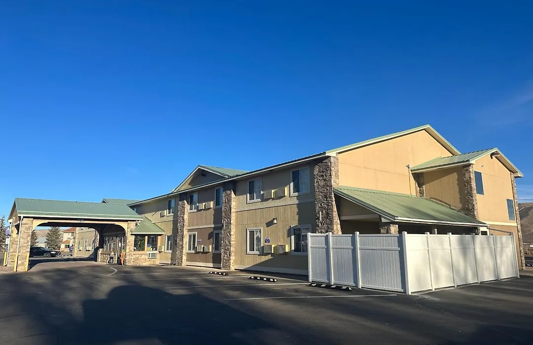 Days Inn & Suites By Wyndham Gunnison-1