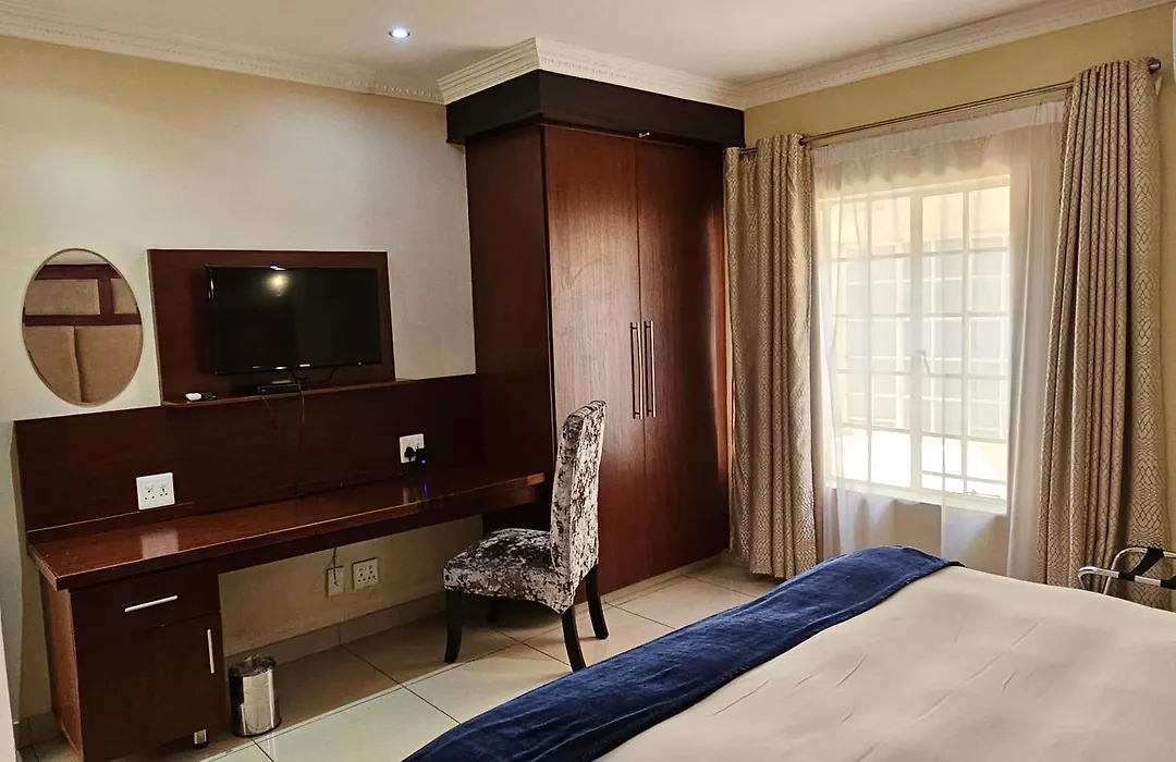Booth Suite Hotel Mafikeng-1