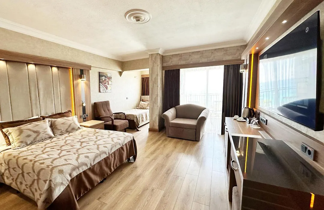 Laur Hotels Experience & Elegance-1