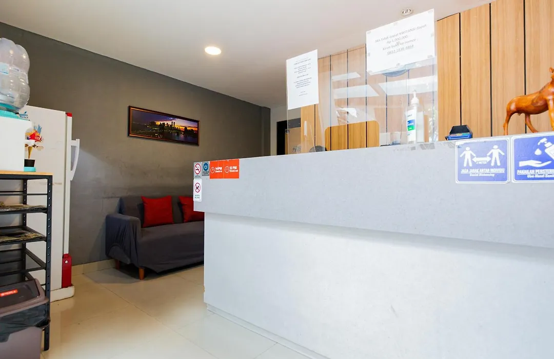 Urbanview Hotel Slipi Inn Palmerah-1