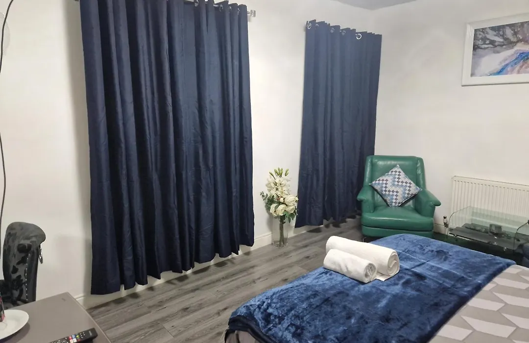 Highfields House - Free Wifi - Free Local Parking-1