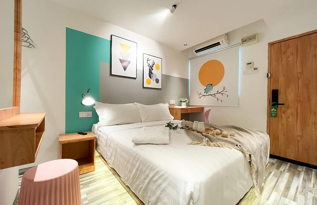 Apple 1 Hotel Gurney-1