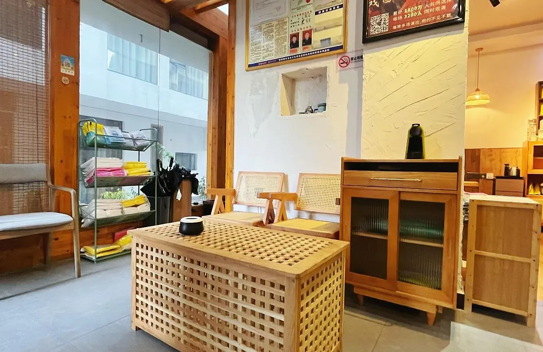 Wally House Hostel - Walk 5 Minutes To East Gate Of National Forest Park-Ticket Book Services-Free Laundry Facilities-Free Capsule Coffee-Tour Route Introduction And Tour Guide Arrangement-1