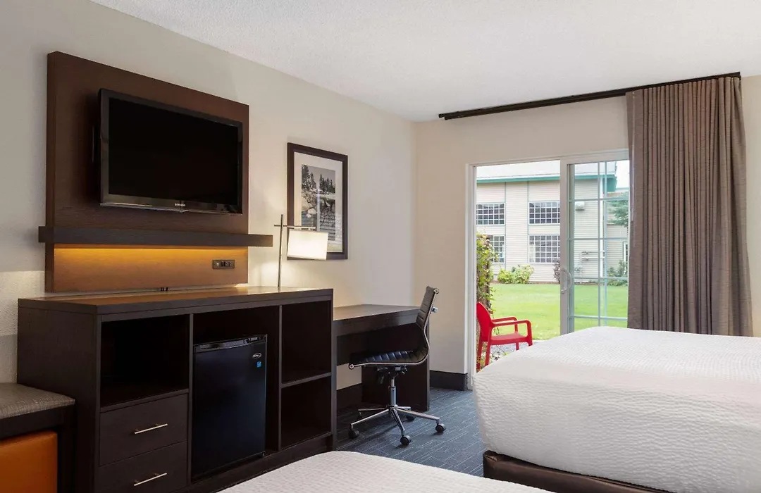 Ramada By Wyndham Spokane Airport-1