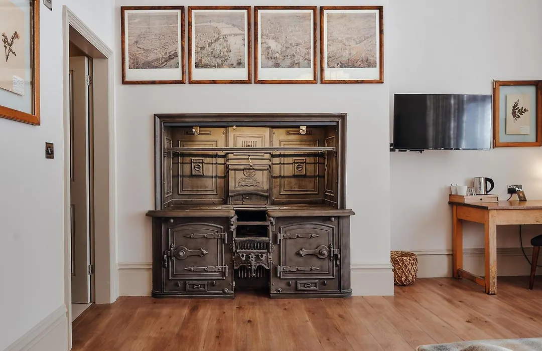 The Black Lion Pub & Boutique Guesthouse-1