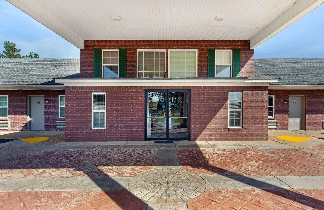 Days Inn By Wyndham Savannah-1