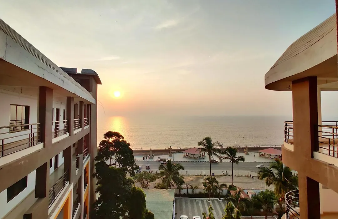 Golden Chariot Hotel Daman-1
