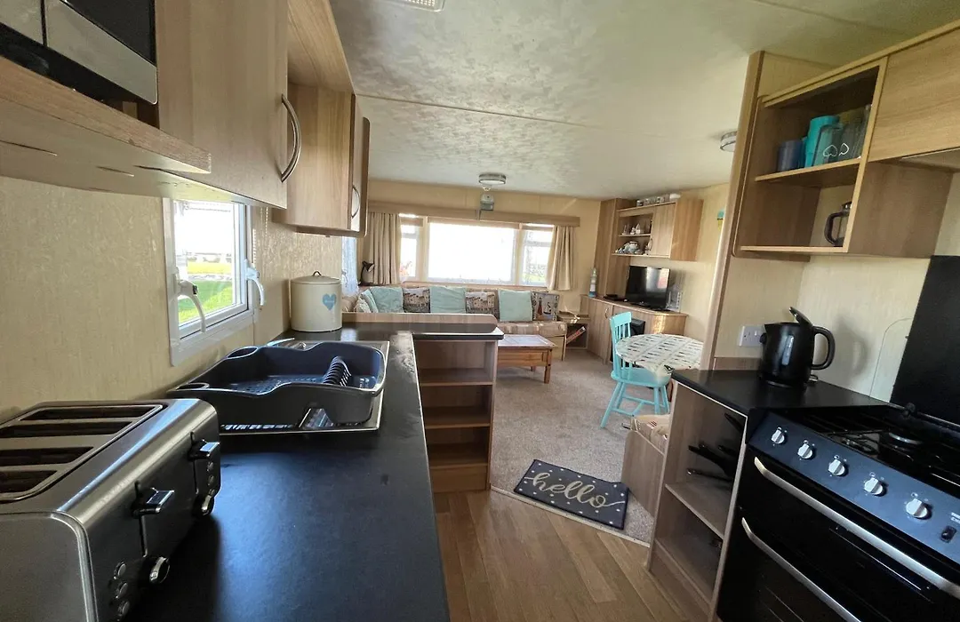 E4A, Three Bedroom Caravan - California Cliffs, Parkdean Resort, Scratby - Sleeps 8, Bed Linen And Towels Included - Pet Friendly - Only 300M From The Beach!-1