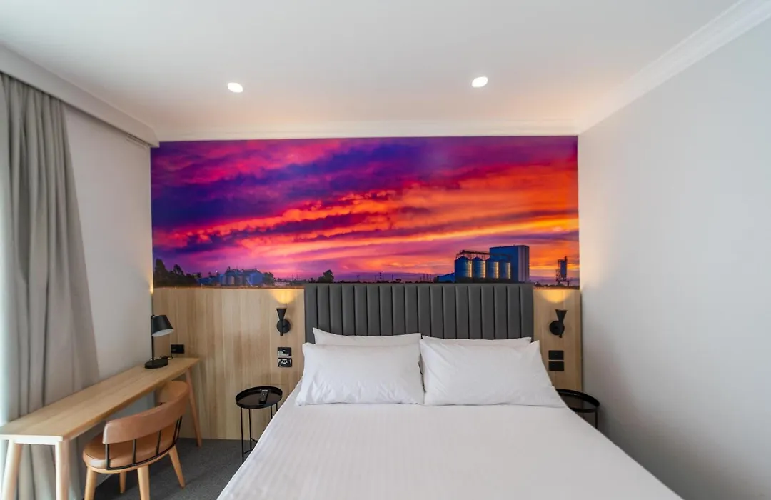 Royal Hotel-Motel-1