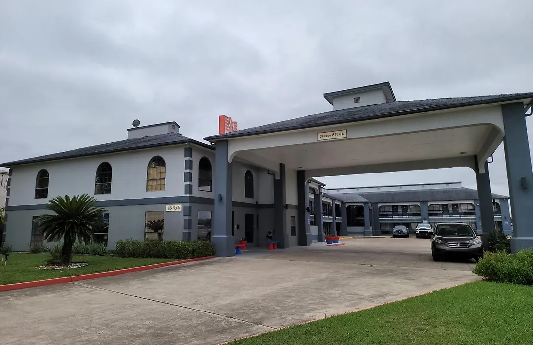 Texas Inn And Suites Raymondville-1