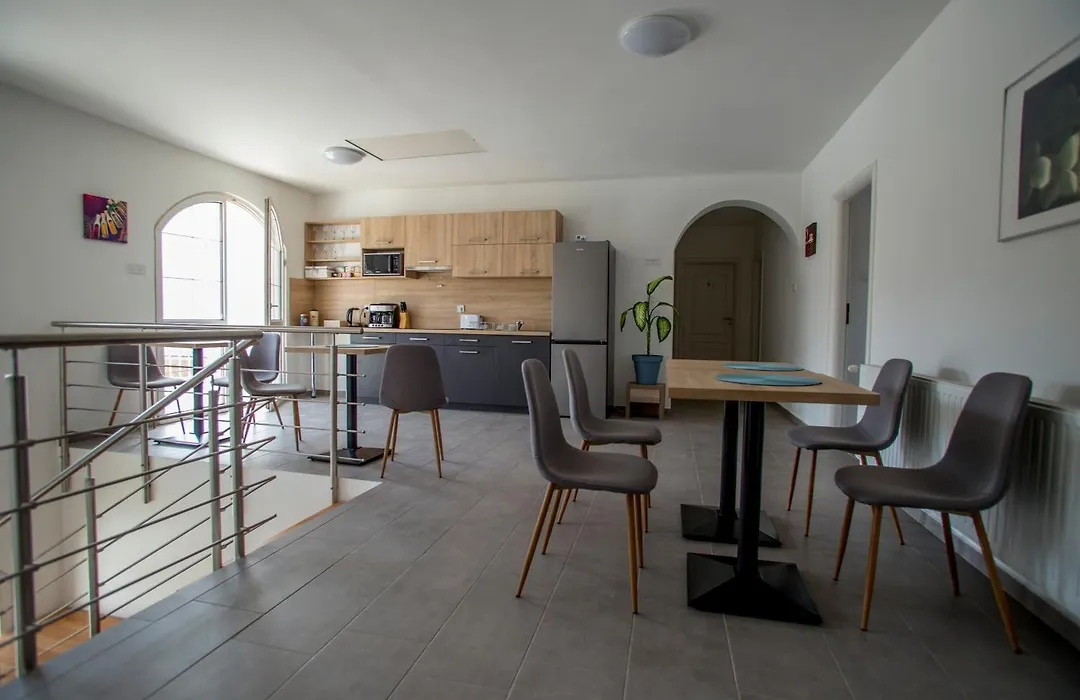 Főnix Design Rooms-1