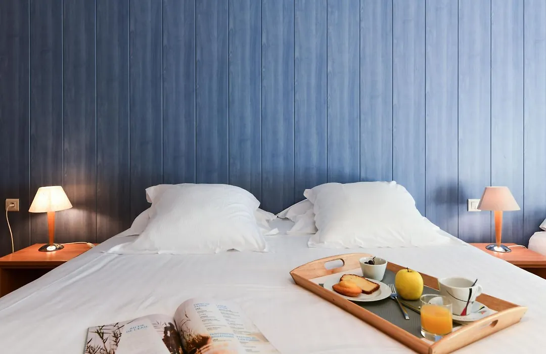 Hotel Le Pavillon Bleu-1