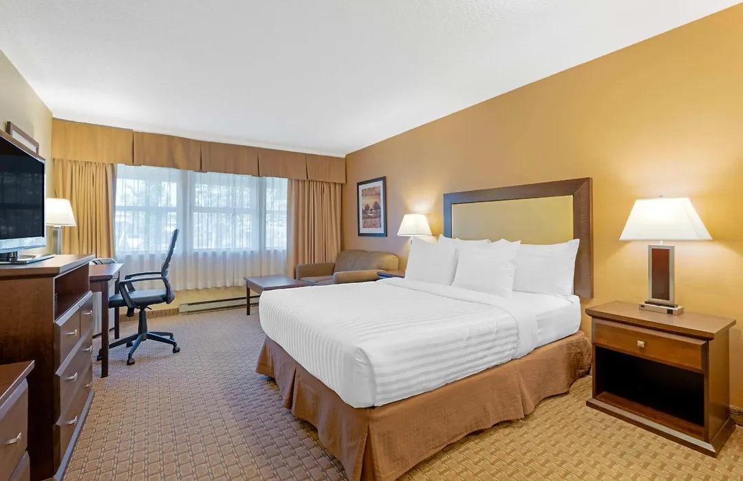 Best Western Plus Emerald Isle Hotel-1