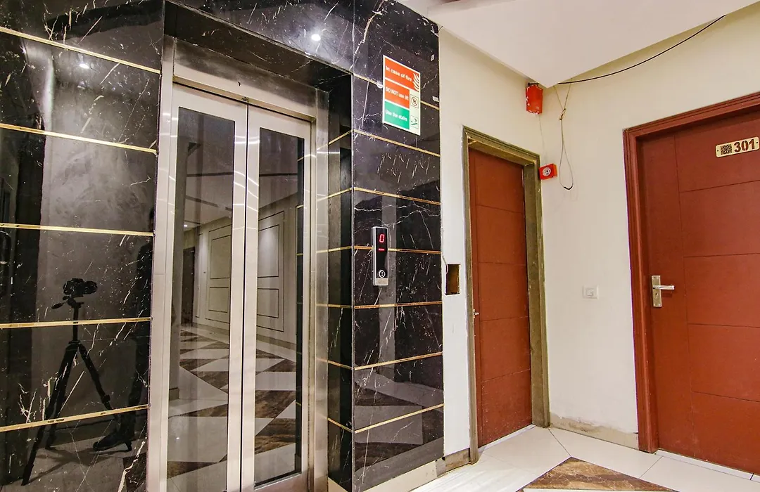 FabHotel Golden Glory-1