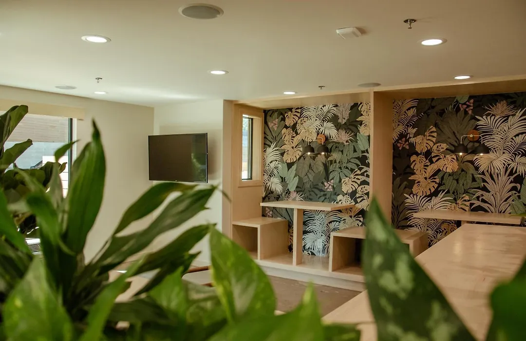 Brut Hotel-1