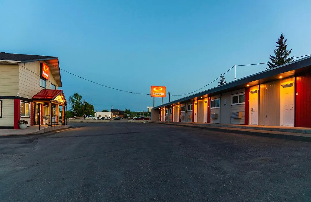 Econo Lodge Inn & Suites Pincher Creek-1