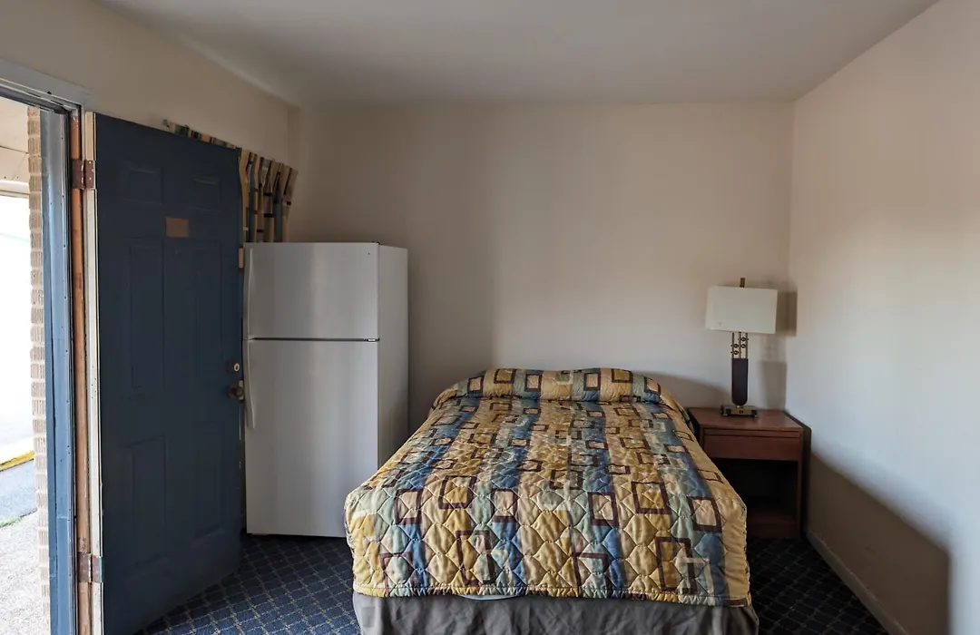 Economy Inn Kingsville-1