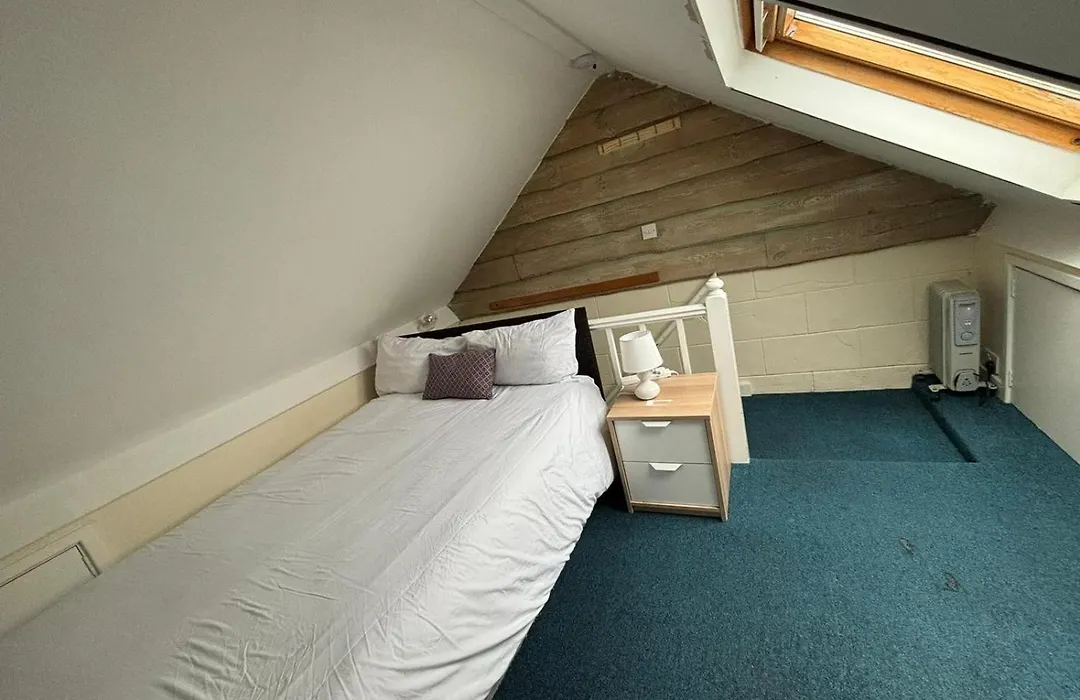 Shared House In Chakeshill Drive-1